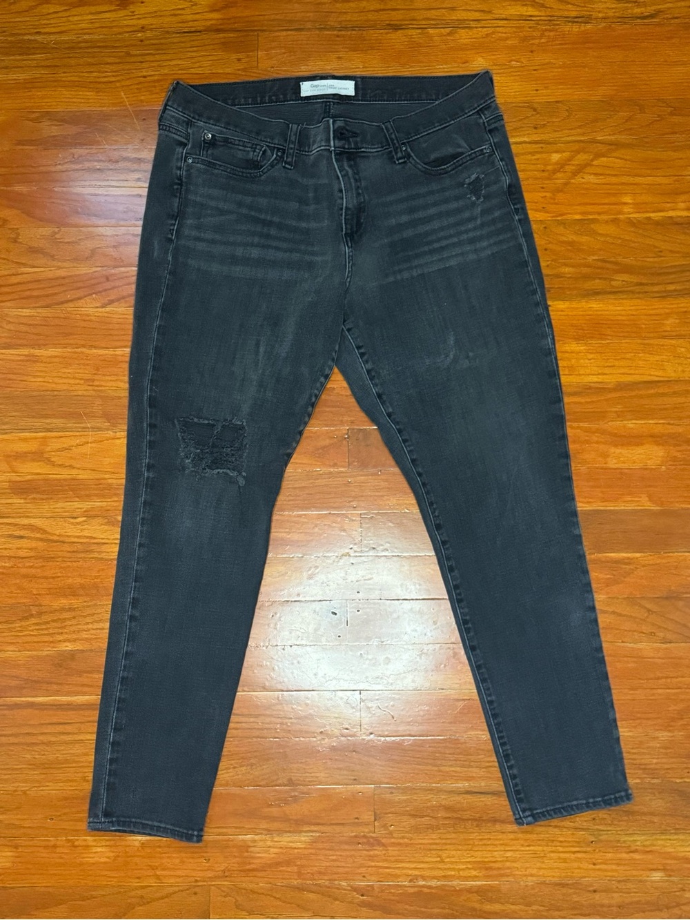 GAP men’s Black Skinny Jeans with Knee Distress